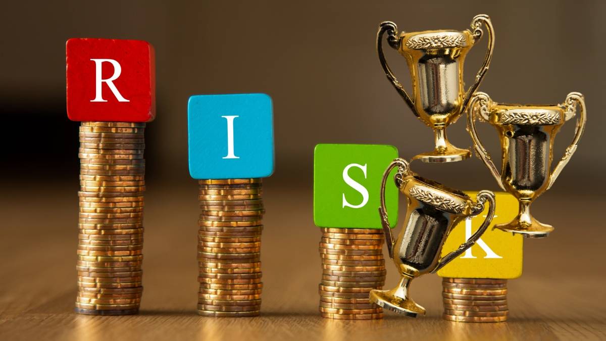 Unraveling Chicken Road’s Crash Mechanics: Balancing Risk for Maximum Reward