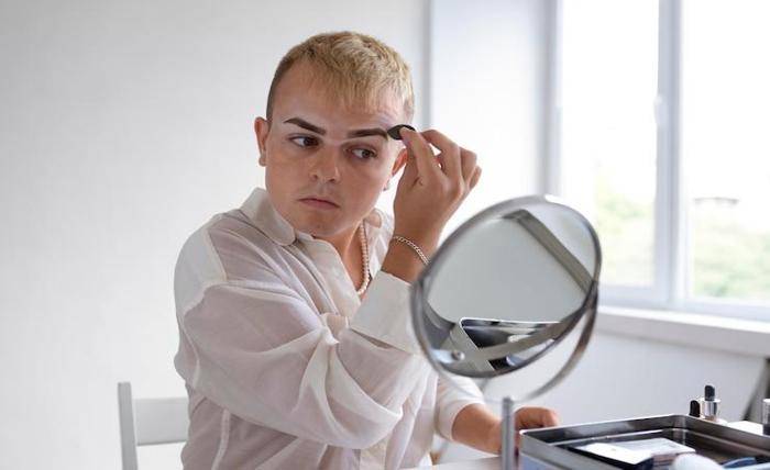 Don’t Sink into Brow Blunders: Smart Tint Tips for Polished Arches Don’t Sink into Brow Blunders: Smart Tint Tips for Polished Arches
