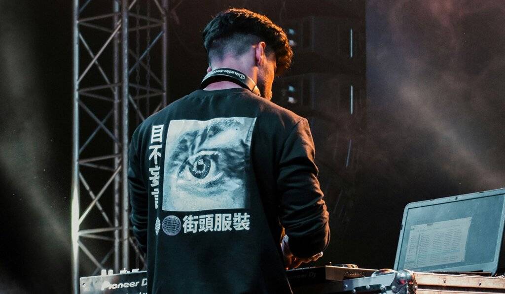 How to Choose Music Graphic T-Shirts That Match Your Personal Fashion Style